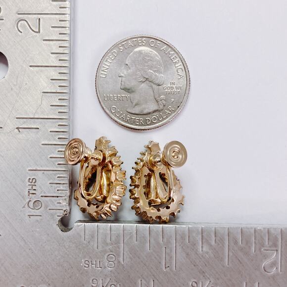 VTG 1950s Earrings Mid Century Emerald Green Glass Gold Tone Screw Back Cocktail - Picture 9 of 9